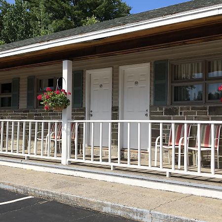 Wakita Court Motel 昆斯伯里 外观 照片