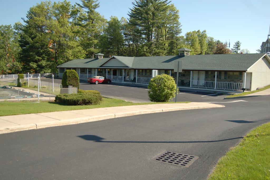 Wakita Court Motel 昆斯伯里 外观 照片