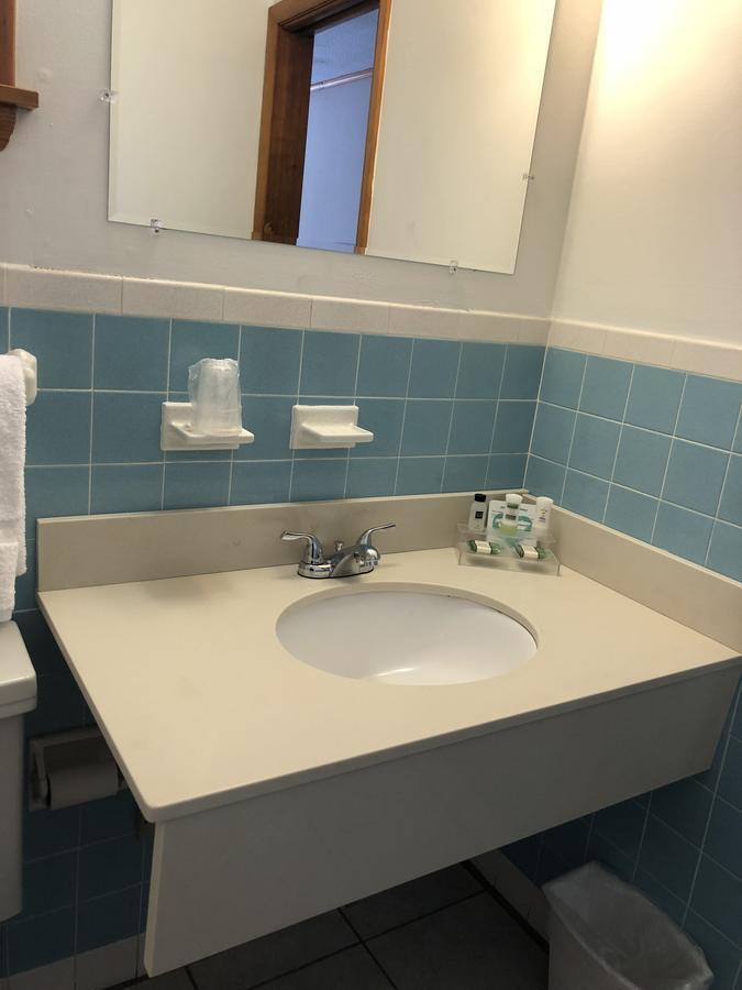Wakita Court Motel 昆斯伯里 外观 照片