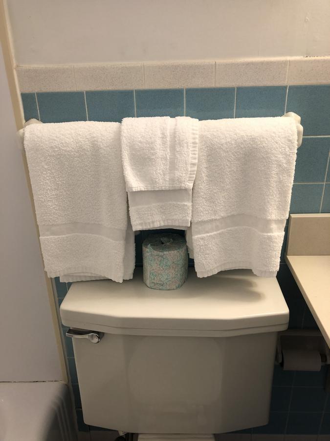Wakita Court Motel 昆斯伯里 外观 照片